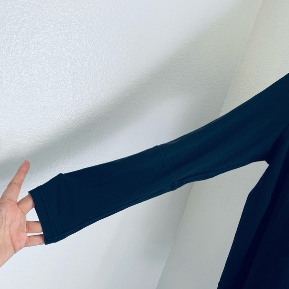 lululemon athletica Midnight Blue V-Neck Tunic - Picture 2 of 9